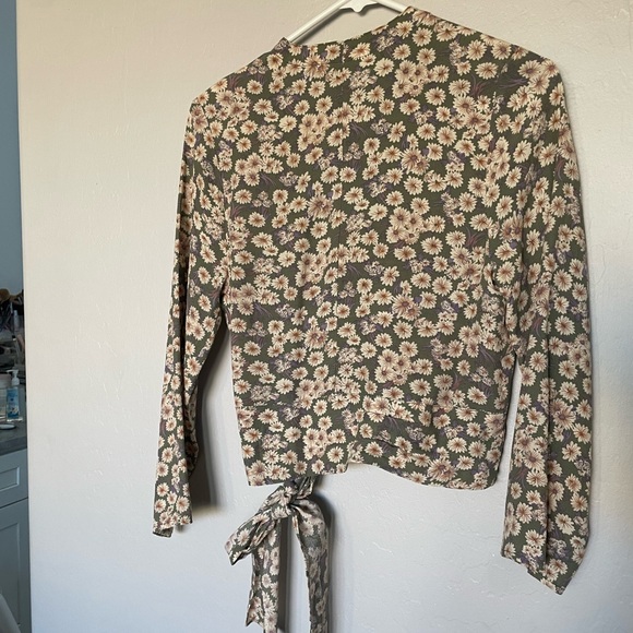 Rolla’s Delilah Daisies Blouse in Olive Size S Like New - Picture 7 of 8